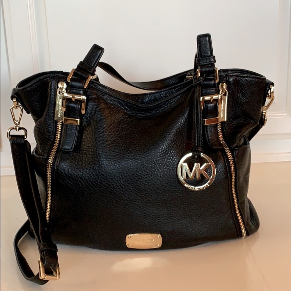 Michael Kors Essex large shoulder tote. Wallet available , too. Bundle.